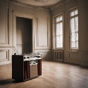 Radio en salón vacío
