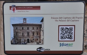 Cartel monumento con Qr