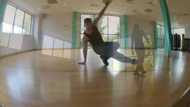 Gif dunha persoa facendo breaking