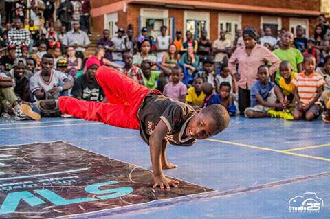 Batalla de Breaking Fotografía de persoas nunha batalla de Breaking