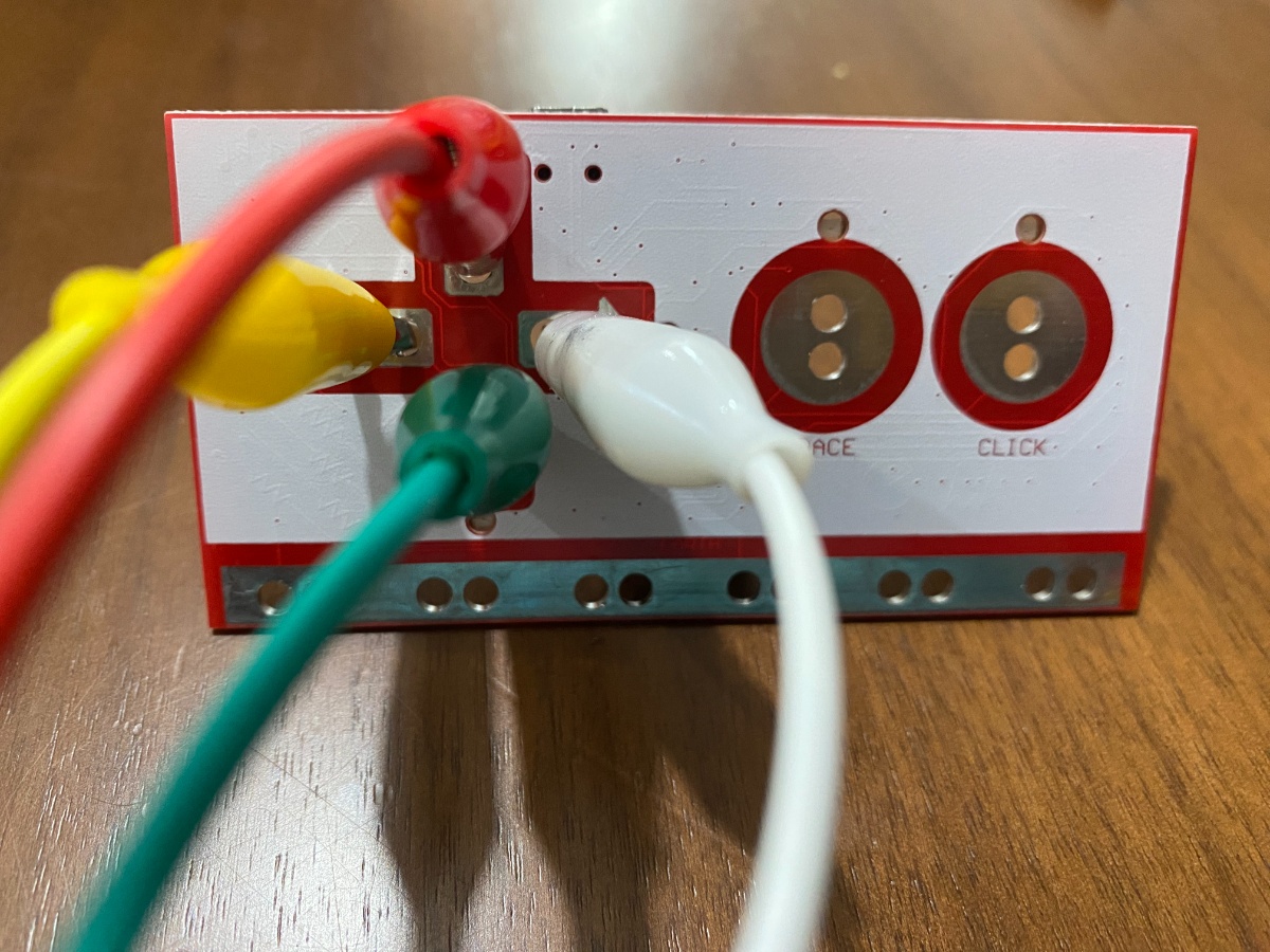 Paso 1 Imaxe que representa a forma de colocación dos cables na placa.