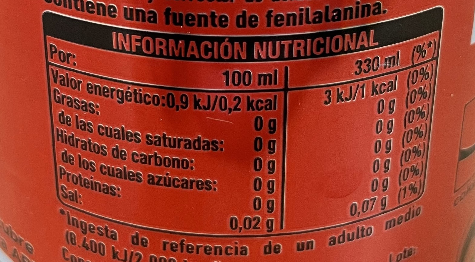Táboa nutricional na parte posterior dunha lata de Coca Cola Zero 0.