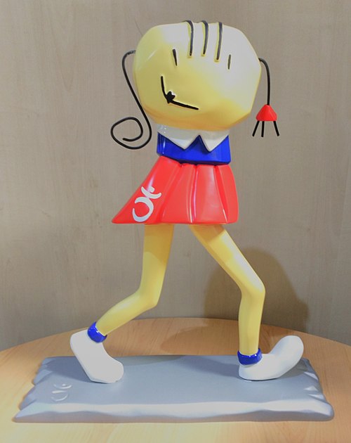 Petra, la mascota paralímpica, una muñeca con cabeza grande, cuerpo pequeño y piernas largas. No tiene brazos