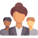 Grupo de personas liderado por una chica que está delante