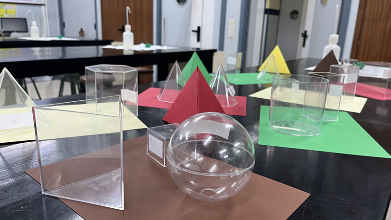 En la imagen se ve parte del modelo de Sierpinski