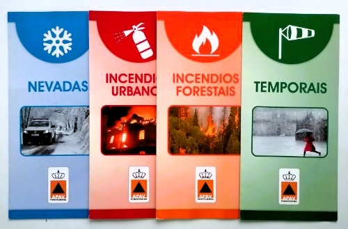 Folletos de emergencias sobre una mesa