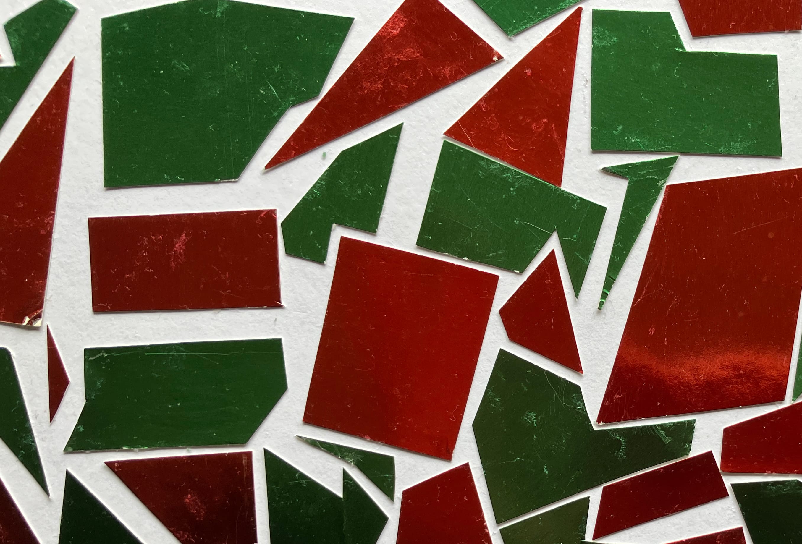 Imaxe dun mosaico feito con polígonos cóncavos e convexos.