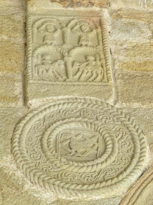 Decoración en relevo de Santa María do Naranco Decoración en relevo de Santa María do Naranco