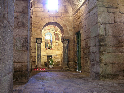 Interior de Santa Comba de Bande