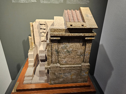 Modelo do mausoleo romano Modelo do mausoleo romano