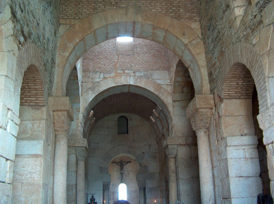 Interior de San Pedro da Nave