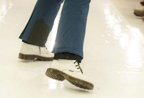 Imaxe dunha persoa a punto de caer