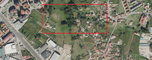 Foto aérea que inclúe a anterior pero cunha maior área