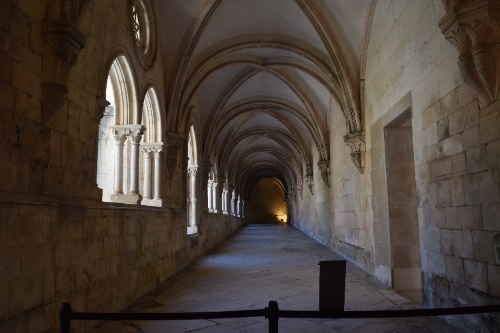 Fotografía das Bóvedas de cruzaría do claustro do mosteiro de Alcobaça, Portugal