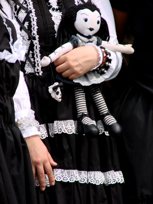 Fotografía que amosa unha persoa con aspecto gótico