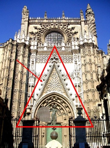 Fotografía resaltada do Gablete na catedral de Sevilla