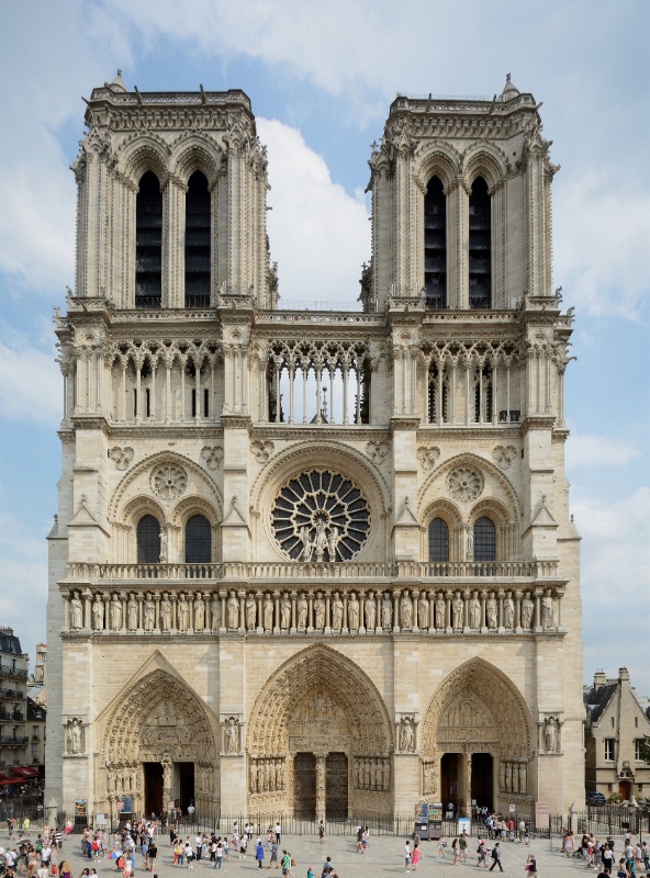 Fotografía da Fachada de Notre Dame de París, Francia