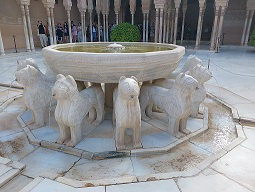 Patio dos leóns da Alhambra de Granada