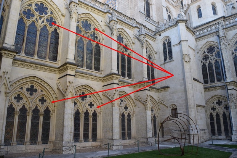 Fotografía resaltada das Tracerías do claustro da catedral de Burgos
