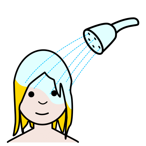 La imagen muestra a una mujer duchándose