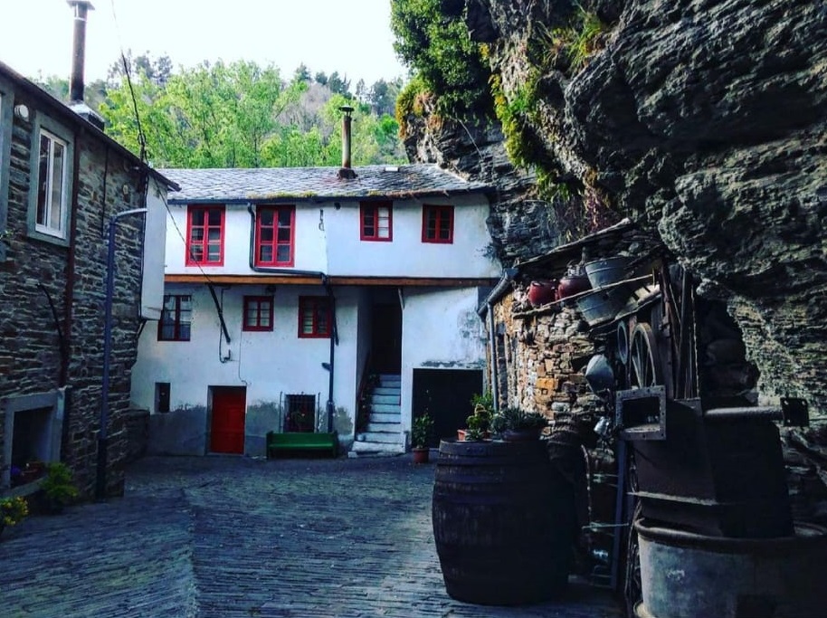 Casa naviega coas cortes abaixo