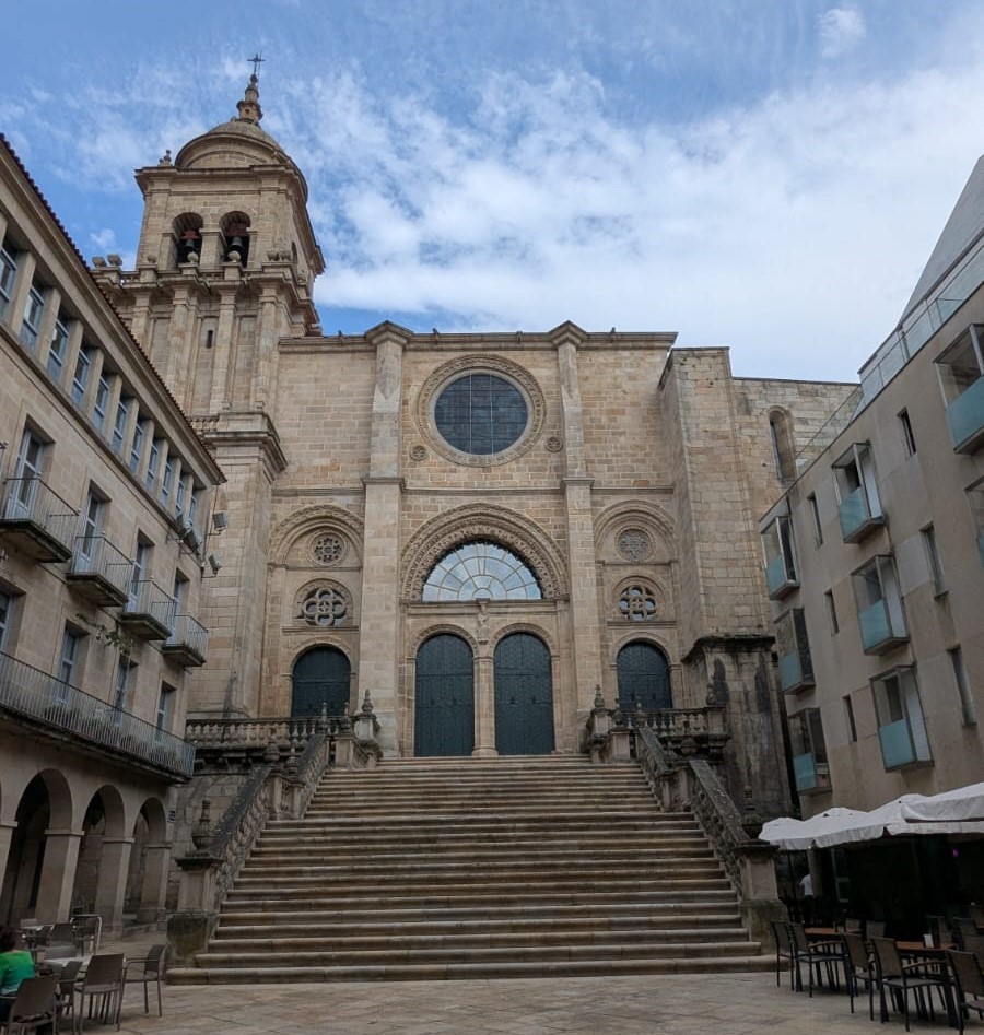 Igrexa e praza de San Martiño, Ourense