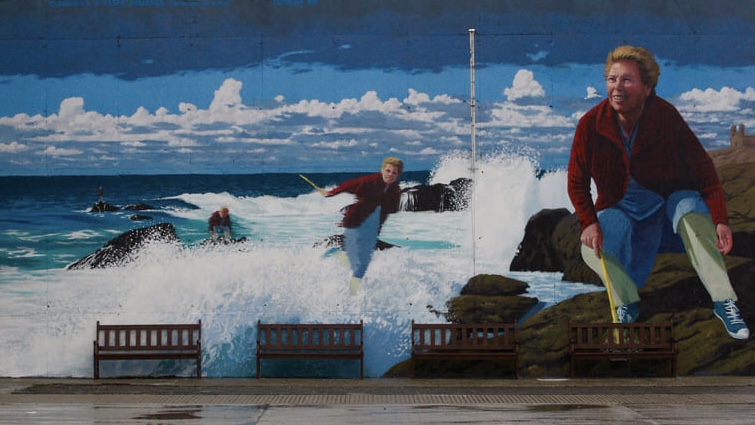 Mural do artista Yoseba MP en Muxía