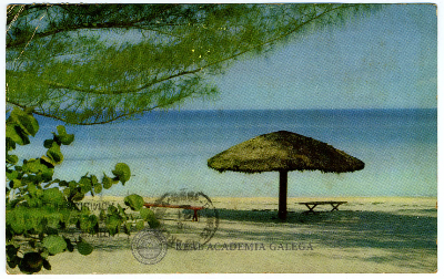 Parte dianteira da Postal de Carlos Velo a Neira Vilas, coa fotografía da praia cubana de Varadero dos anos cincuenta