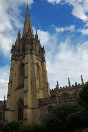 Vista torre de la universidad de Oxford