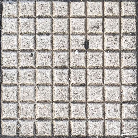 Baldosa cuadrada dividida en cuadrados más pequeños