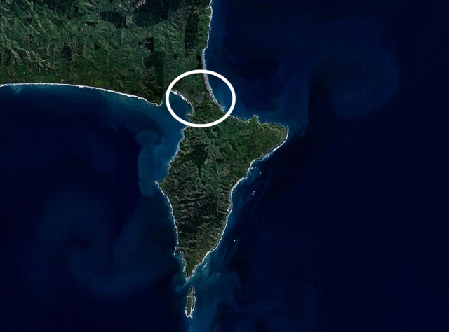 Imaxe dunha península na que se subliña o istmo