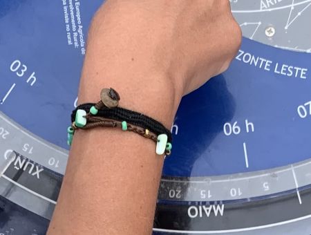 Pulsera en la muñeca