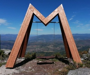 Columpio mirador de Manzaneda