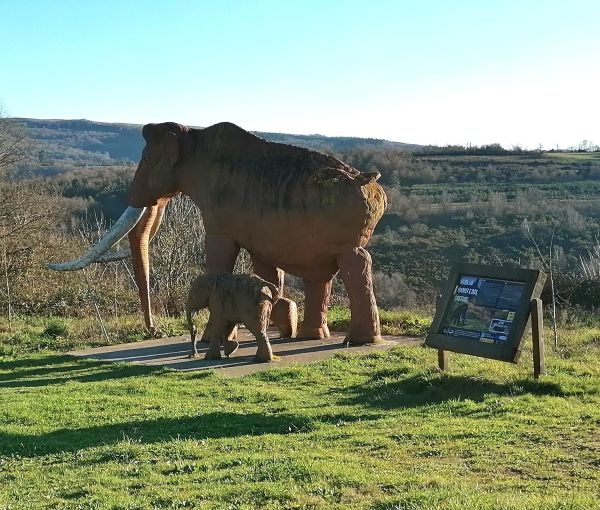 Inicio ruta de los Mamuts en Incio