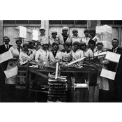 Trabajadoras inglesas de una factoría de armas que pasan a fabricar aviones, coches y muebles de juguete al final de la guerra
