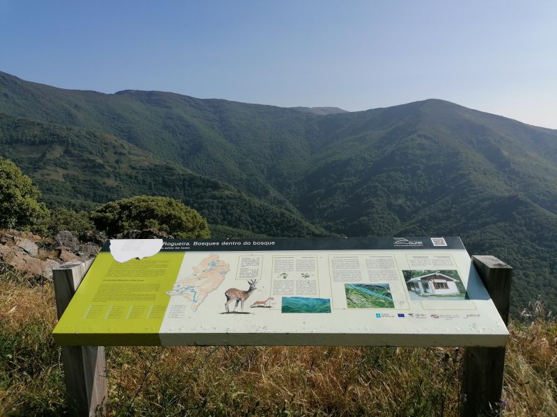 Paraje Devesa da Rogueira en O Courel con cartel
