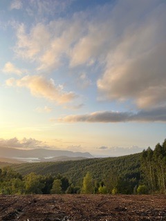 Vista del monte de Couzadoiro y la Ría de Ortigueira de fondo