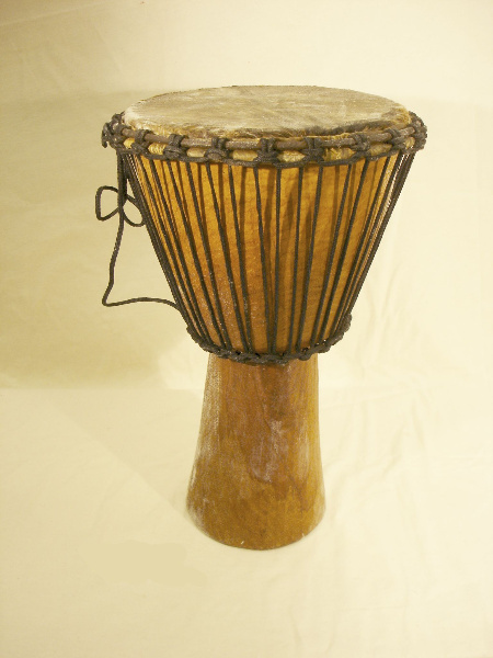 Instrumento musical, un djembé