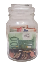 Bote con dinero que tiene diferentes billetes y monedas de euros