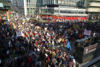 Imagen que muestra una manifestación.