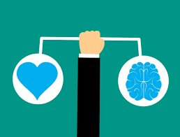 Imagen que muestra la decisión entre cerebro y corazón.