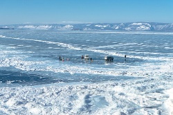 Imaxe que amosa o lago Baikal conxelado