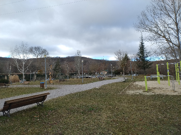 Fotografía dun parque nun espazo natural