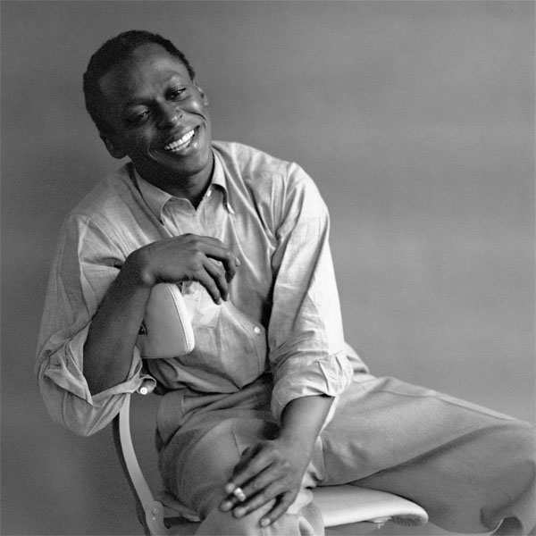 Retrato do trompetista Miles Davis