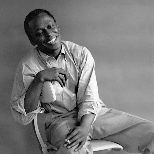 Retrato do trompetista Miles Davis
