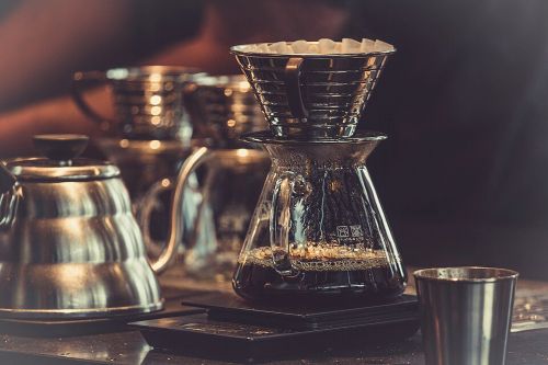 Drip brewing (Unsplash) Cafetera de filtro.