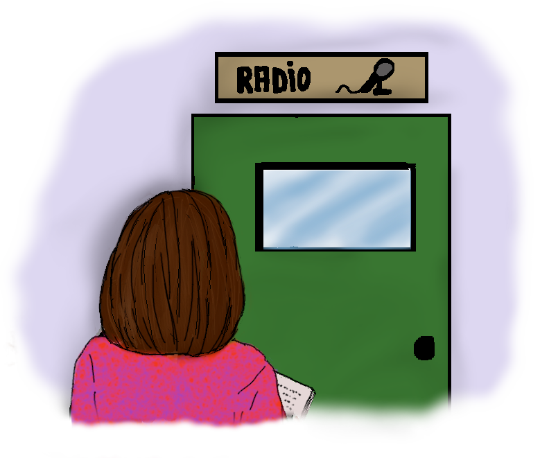 Sabela diante dunha porta cun cartel que pon radio.