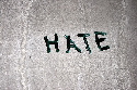Pintada nun muro coa palabra Hate (odio)