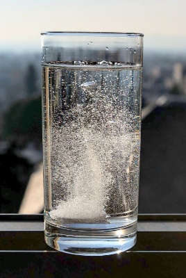 Pastilla disolviéndose en agua