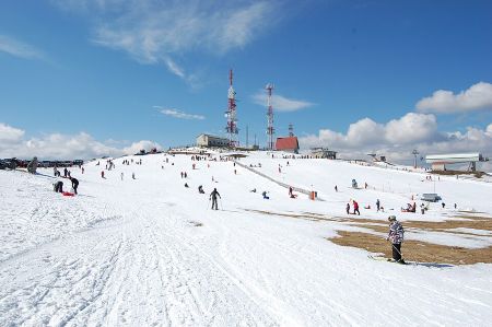 Imagen de nieve en la pista de esquí de Cabeza de Manzaneda